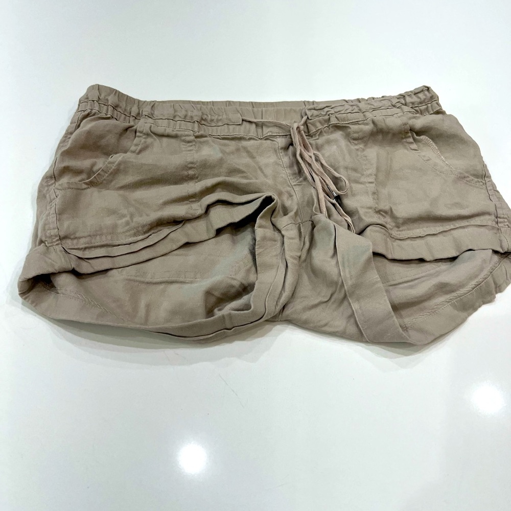 A pea in pod maternity shorts.